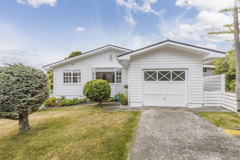 Photo of property in 5 Ridd Crescent, Karori, Wellington, 6012