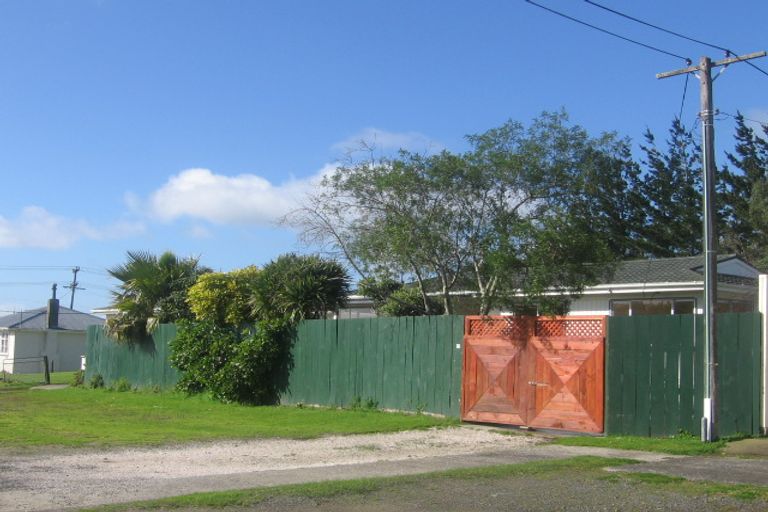Photo of property in 22 West Coast Road, Te Kopuru, 0371