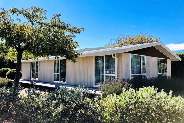 Photo of property in 21 Hunter Crescent, Wanaka, 9305