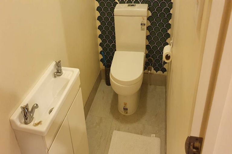 Photo of property in 26c Sunnyfield Crescent, Glenfield, Auckland, 0629