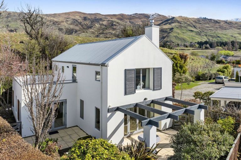 Photo of property in 13 Meadowbrook Place, Wanaka, 9305