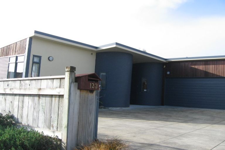 Photo of property in 123 Summerhill Drive, Fitzherbert, Palmerston North, 4410