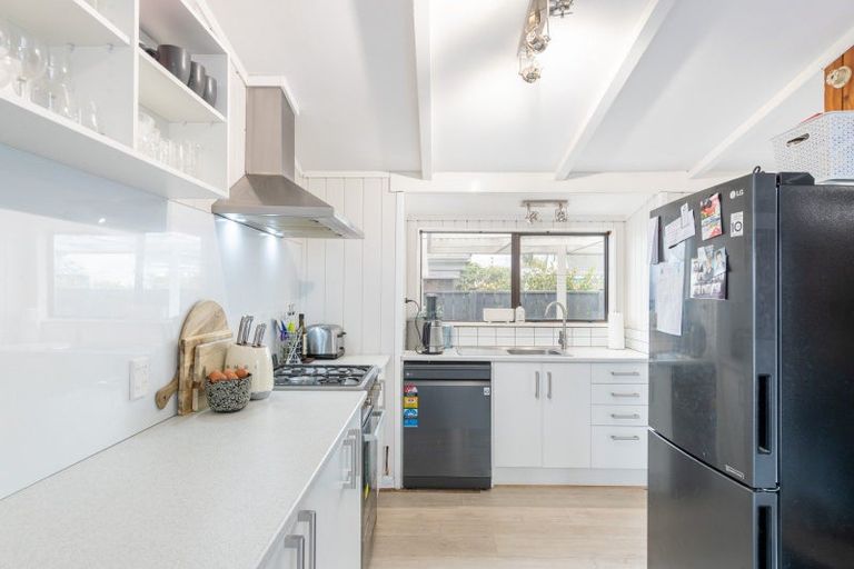 Photo of property in 9a Heretaunga Square, Silverstream, Upper Hutt, 5019