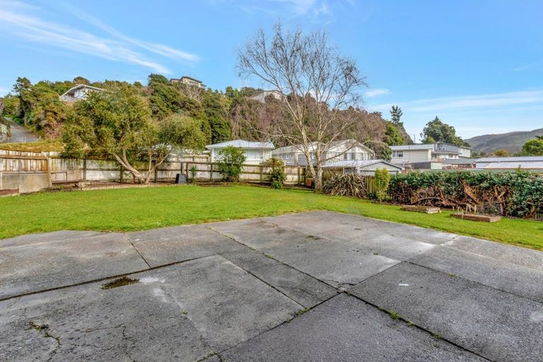 Photo of property in 48 Stokes Valley Road, Stokes Valley, Lower Hutt, 5019