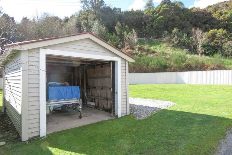 Photo of property in 4 Broadway, Reefton, 7830