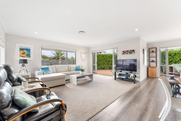 Photo of property in 7 Laurie Street, Red Beach, 0932