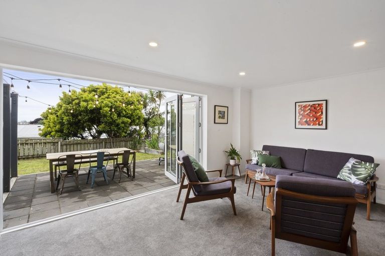 Photo of property in 1 Fairfax Terrace, Frankleigh Park, New Plymouth, 4310