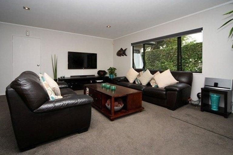 Photo of property in 14 Varlene Terrace, Forrest Hill, Auckland, 0620
