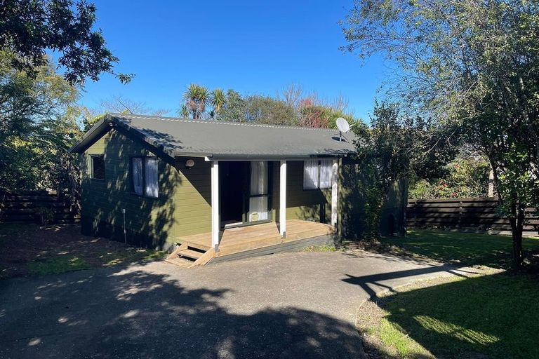 Photo of property in 4 Moxham Grove, Massey, Auckland, 0614