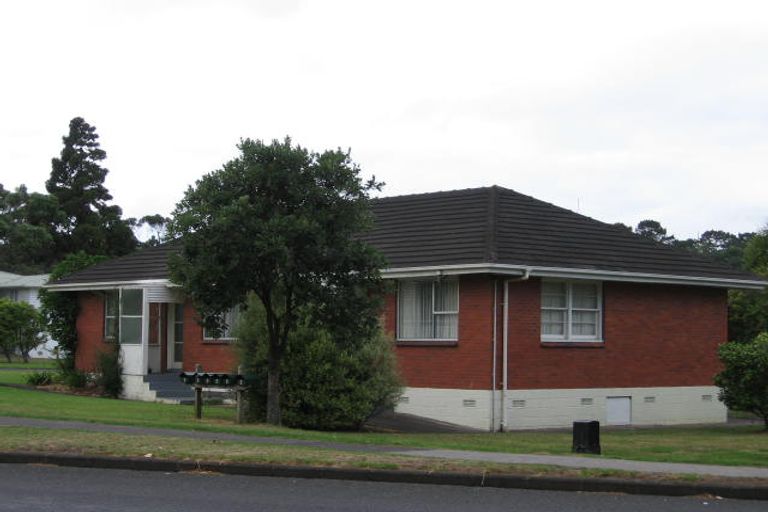 Photo of property in 4/2 Godley Road, Green Bay, Auckland, 0604