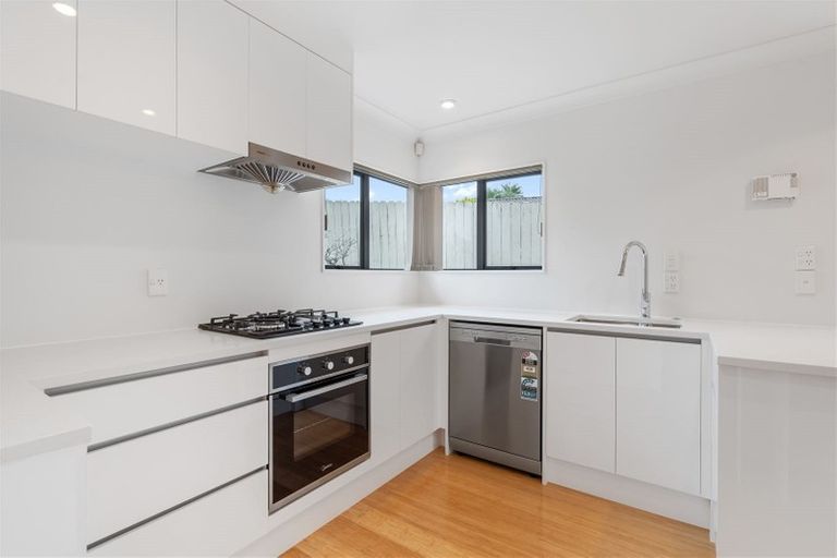 Photo of property in 1 Bougainvillaea Terrace, Goodwood Heights, Auckland, 2105