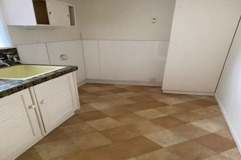 Photo of property in 135 View Road, Sunnyvale, Auckland, 0612