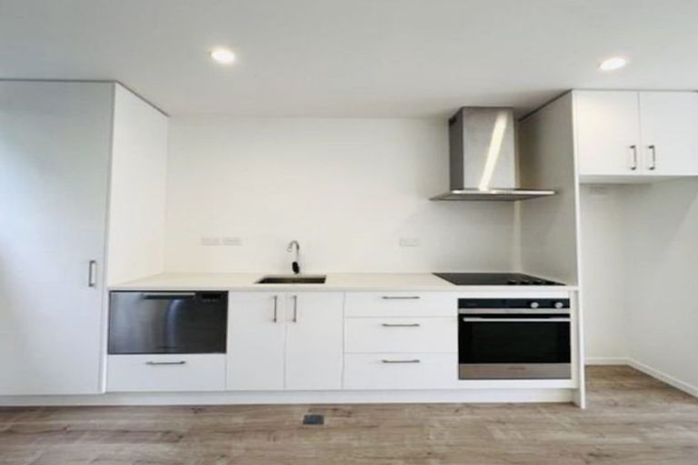 Photo of property in 14/12 Tawa Road, Te Atatu Peninsula, Auckland, 0610