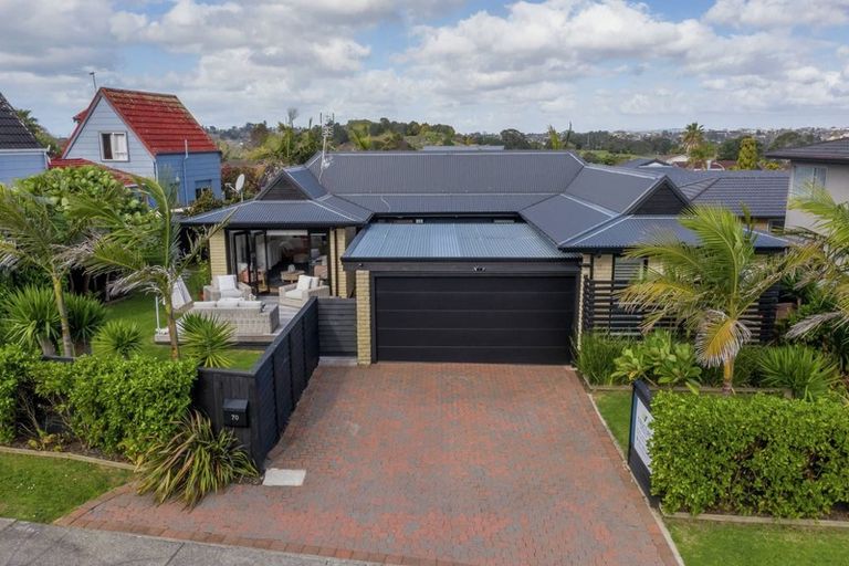 Photo of property in 70 Prince Regent Drive, Half Moon Bay, Auckland, 2012