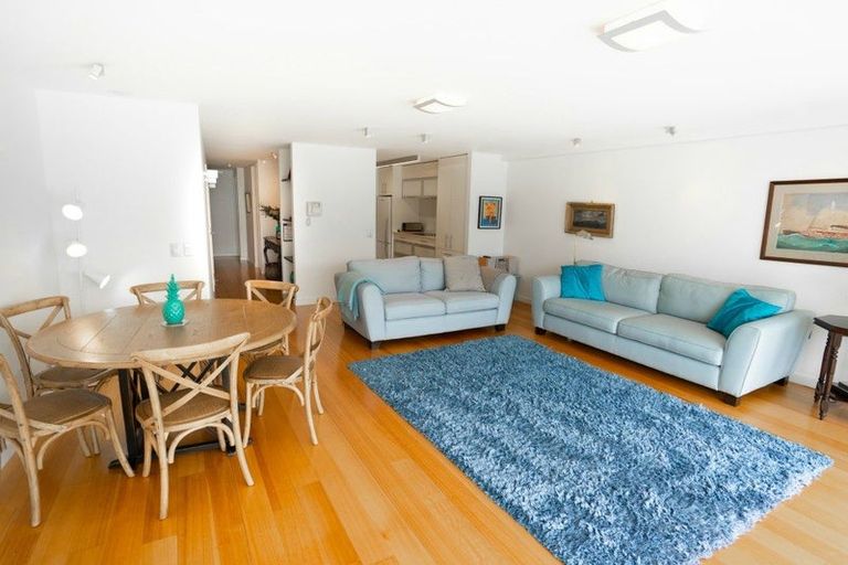 Photo of property in Aqua, 4/74 Oriental Parade, Oriental Bay, Wellington, 6011