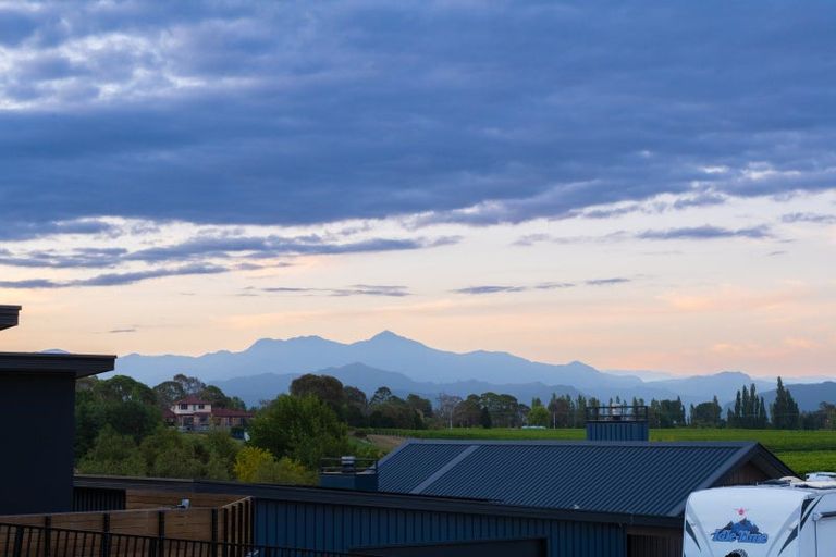 Photo of property in 38 Golf View Close, Fairhall, 7272