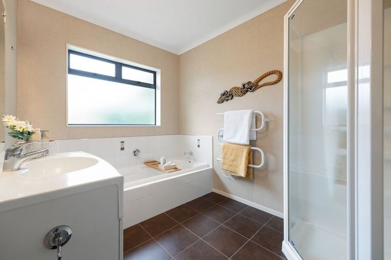 Photo of property in 35 Milbrook Place, Chartwell, Hamilton, 3210