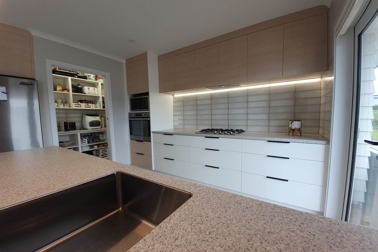 Photo of property in 32 Eagles Way, Cable Bay, 0420