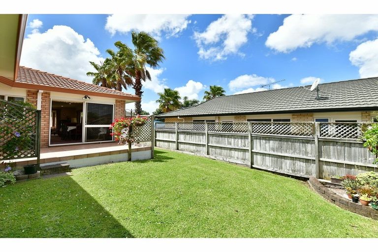Photo of property in 15 Kath Hopper Drive, Orewa, 0931