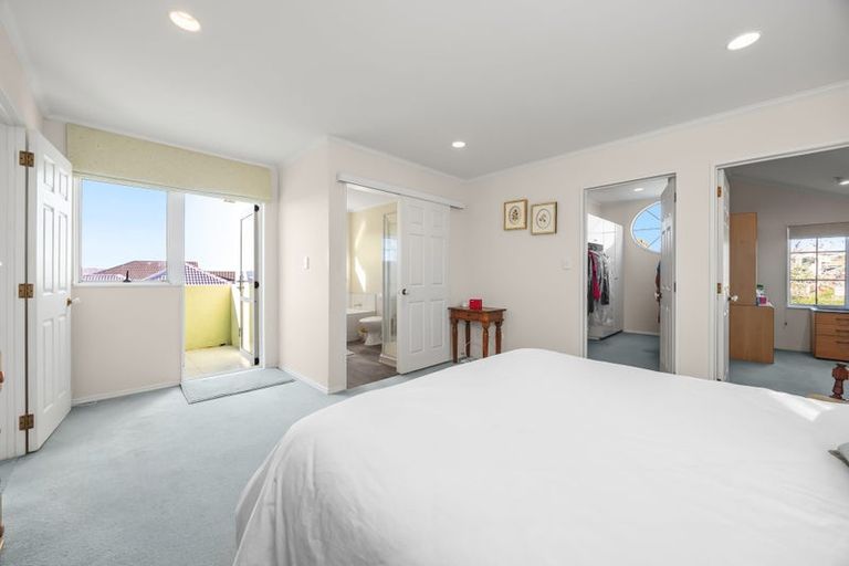 Photo of property in 46 Whiting Grove, West Harbour, Auckland, 0618