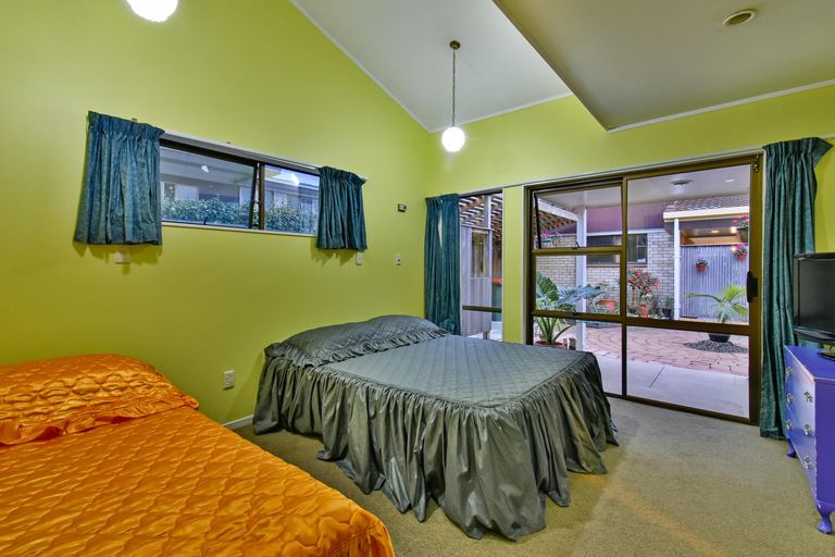 Photo of property in 9 Hazeldene Place, Opaheke, Papakura, 2113