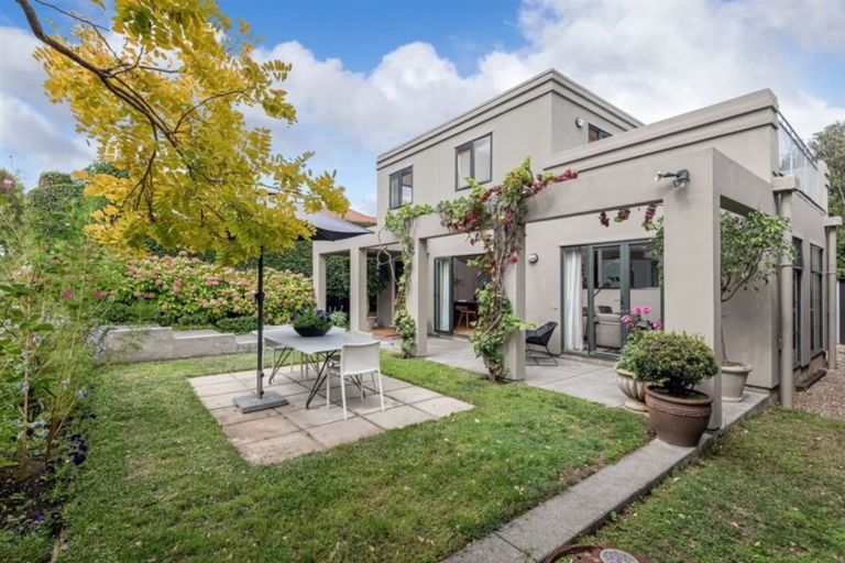 Photo of property in 2/9 Maleme Avenue, Belmont, Auckland, 0622