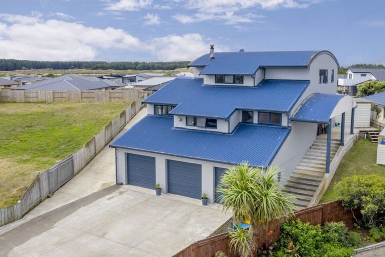 Photo of property in 12 Teppett Place, Foxton Beach, Foxton, 4815