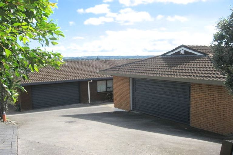 Photo of property in 1/13 Pitlochry Place, Highland Park, Auckland, 2010