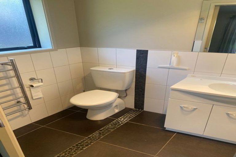 Photo of property in 5 Montrose Place, Highlands Park, New Plymouth, 4312