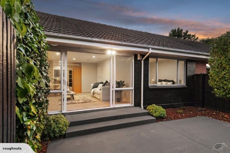 Photo of property in 2/19 Hewitts Road, Merivale, Christchurch, 8014
