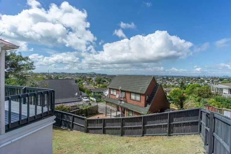 Photo of property in 127 Sunset Road, Totara Vale, Auckland, 0632