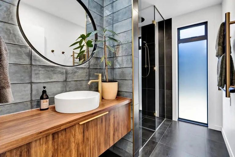 Photo of property in 7 Te Ara Karoiroa Road, Hurford, New Plymouth, 4374