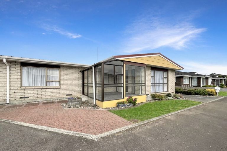 Photo of property in 5 Chertsey Court, Roslyn, Palmerston North, 4414