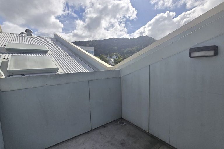 Photo of property in Metro Apartments, 8/220 Thorndon Quay, Pipitea, Wellington, 6011