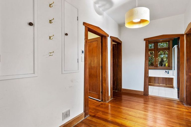 Photo of property in 2/23 Fifield Terrace, Waltham, Christchurch, 8023