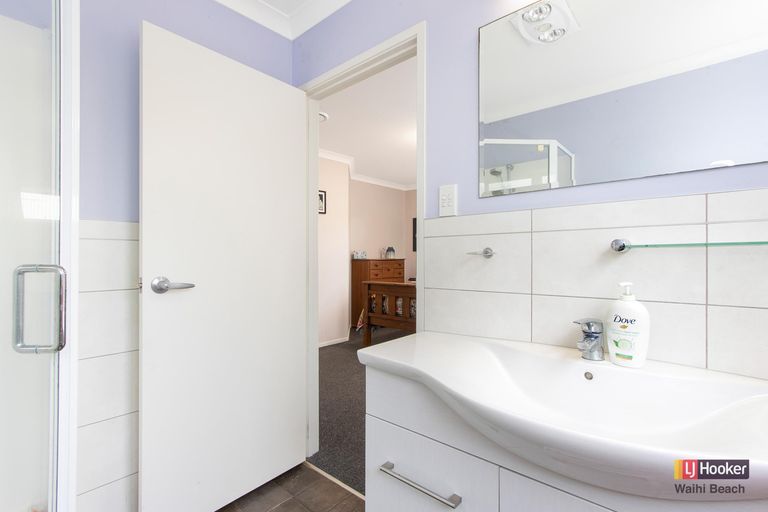 Photo of property in 15a Roretana Drive, Athenree, Katikati, 3177