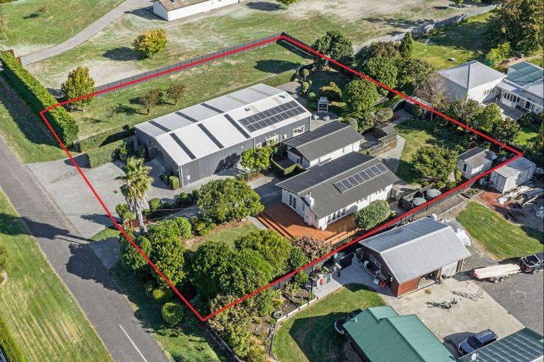 Photo of property in 28 Pitt Street, Clive, 4102