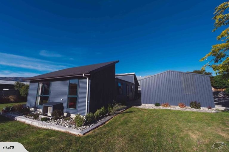 Photo of property in 5 Mystery Grove, Lake Hayes, Queenstown, 9304