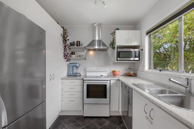 Photo of property in 12 Katrina Place, Massey, Auckland, 0614