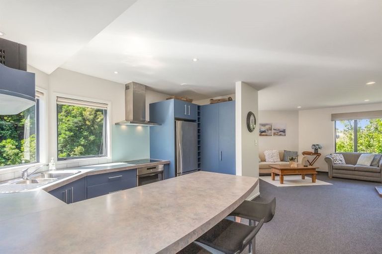 Photo of property in 86 Airlie Road, Plimmerton, Porirua, 5026