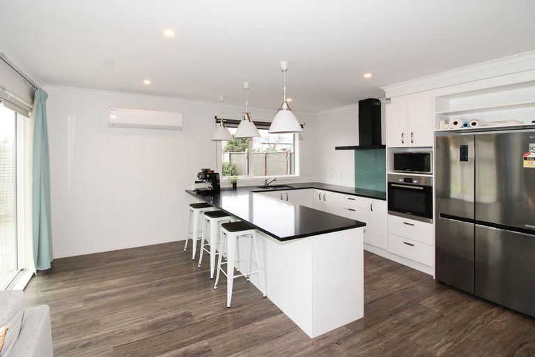 Photo of property in 2 Routhan Way, Carterton, 5713