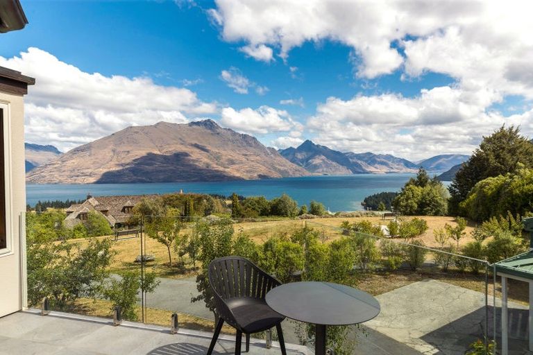 Photo of property in 5 Windsor Place, Queenstown, 9300