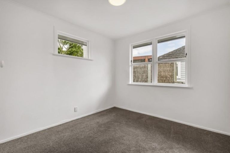 Photo of property in 68 Selwyn Crescent, Forrest Hill, Auckland, 0620