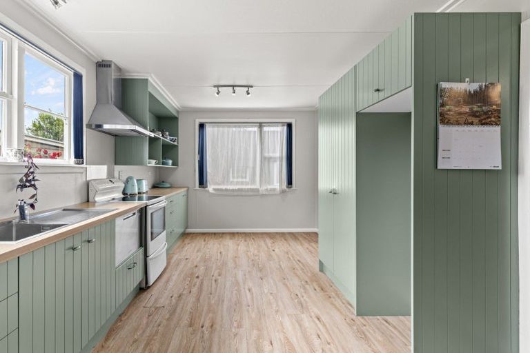 Photo of property in 30 Milne Street, Hunterville, 4730