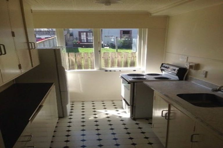 Photo of property in Westgate Flats, 4/36 Queen Street, Mount Victoria, Wellington, 6011