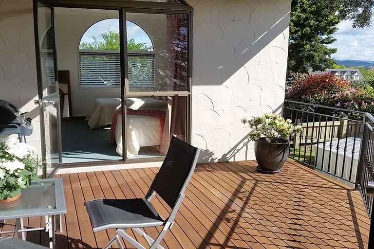 Photo of property in 100 Taupo View Road, Taupo, 3330