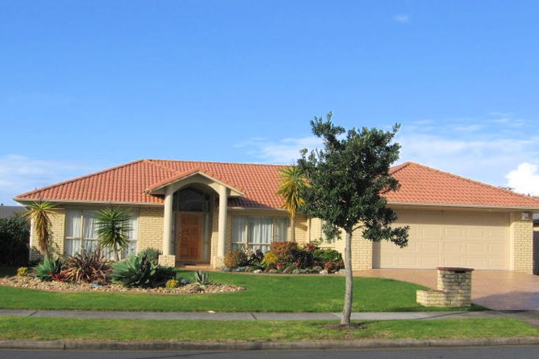 Photo of property in 30 Macnean Drive, East Tamaki Heights, Auckland, 2016