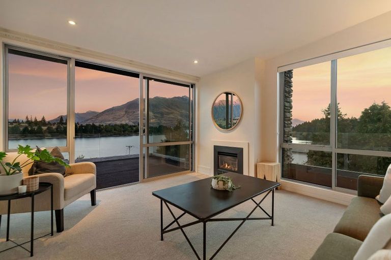 Photo of property in Rahiri Apartments, 4/23 Adelaide Street, Queenstown, 9300
