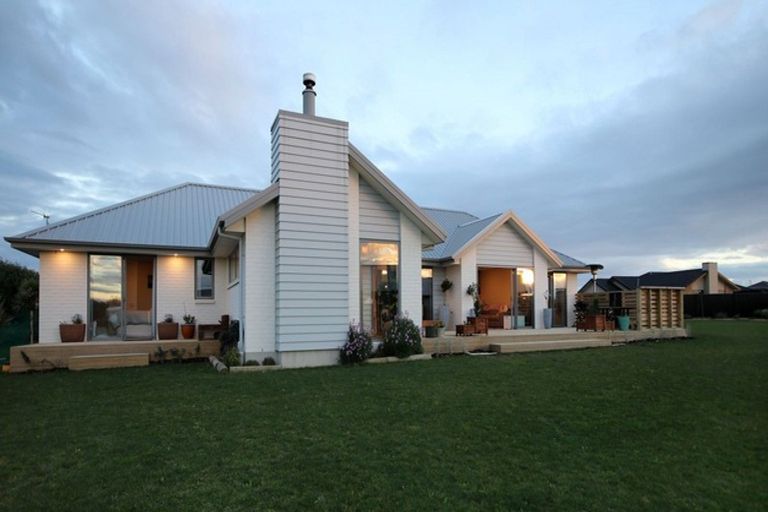 Photo of property in 15 Court Of Ascot, Seaward Bush, Invercargill, 9812