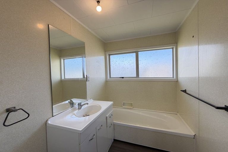 Photo of property in 27 Blake Street, Waitara, 4320